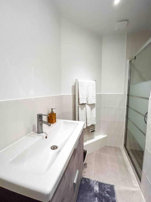 Apartamento La Vie Est Belle A Montreuil Wi-Fi & Metro 9 Parking Gratuit Exterior foto